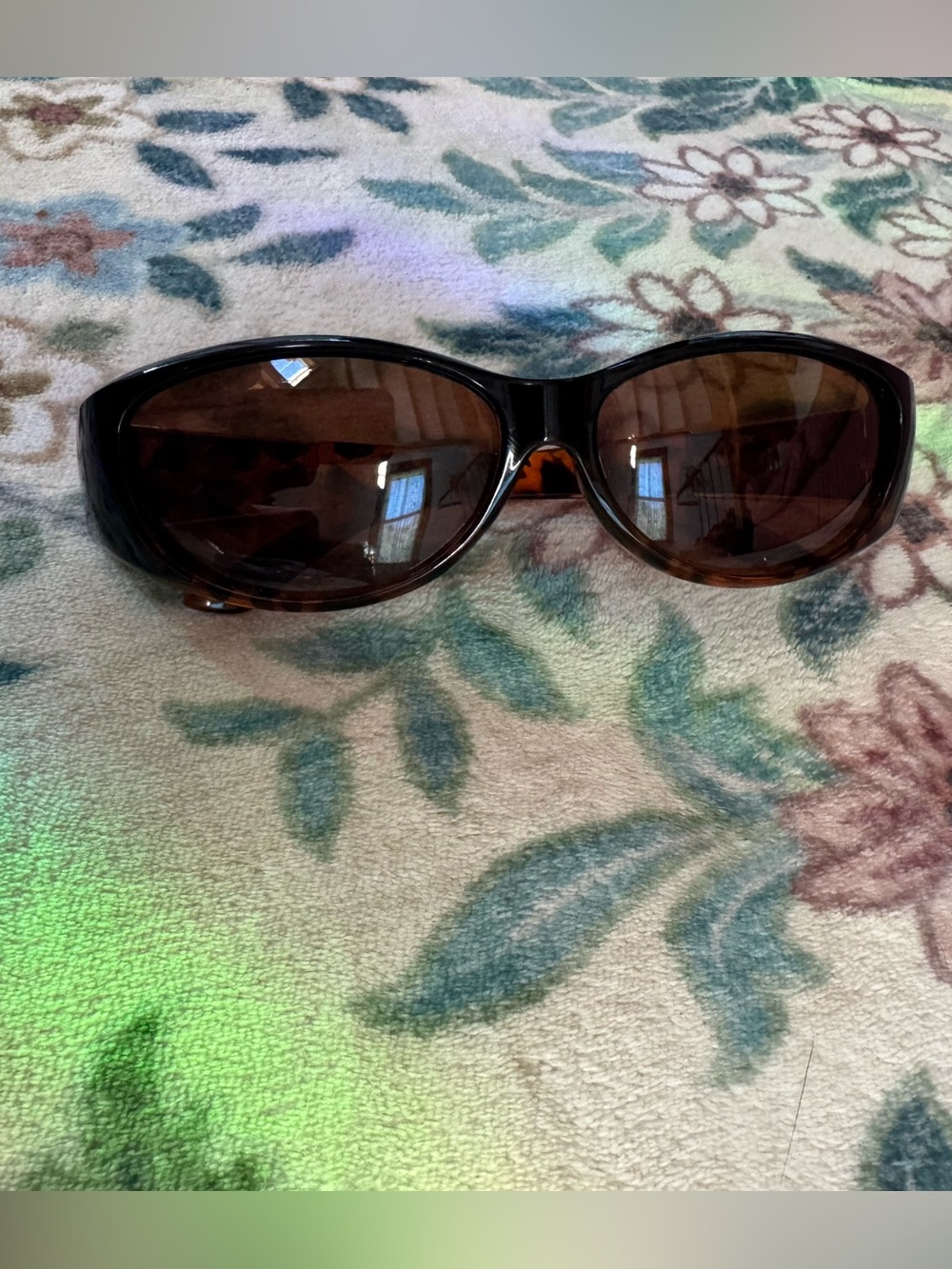 Vintage Tortoise Shell Oval Sunglasses Gold Lattice Arm Sunnies